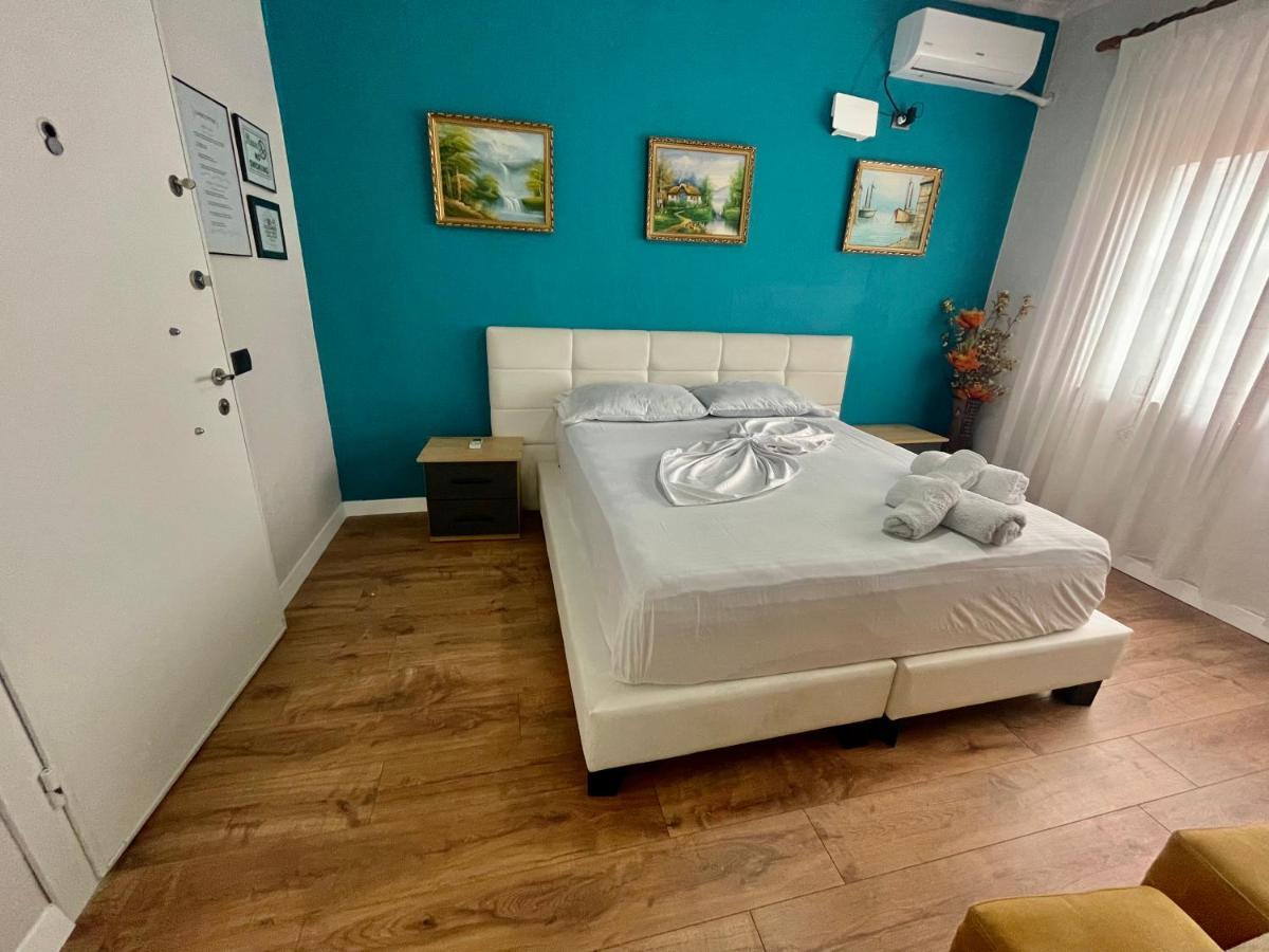Central Room Private Entry And Bathroom تيرانا المظهر الخارجي الصورة