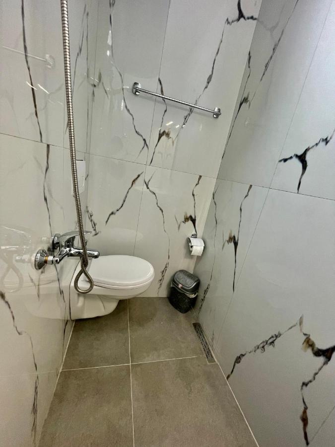 Central Room Private Entry And Bathroom تيرانا المظهر الخارجي الصورة