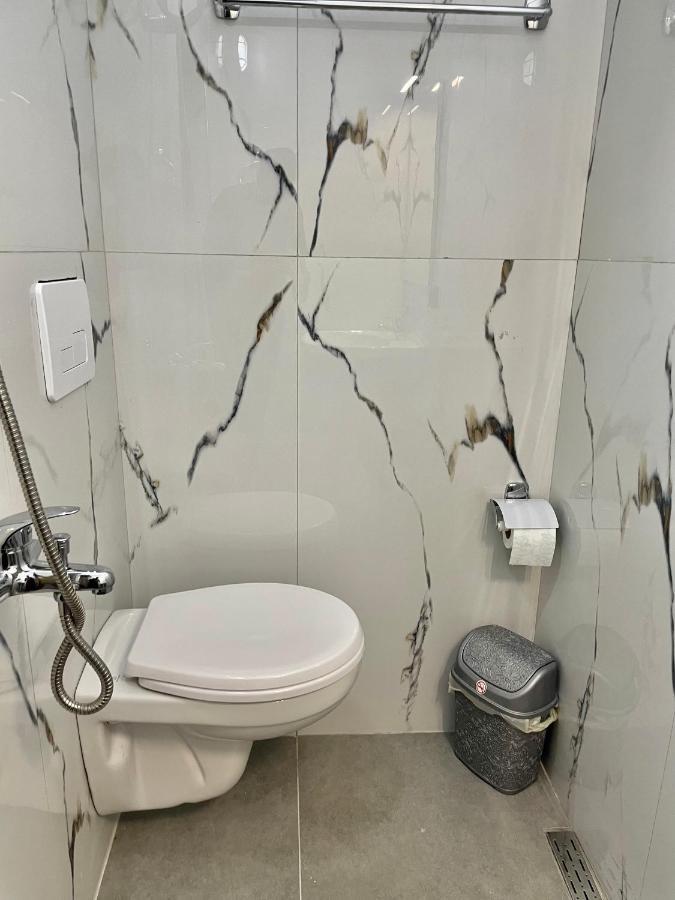 Central Room Private Entry And Bathroom تيرانا المظهر الخارجي الصورة