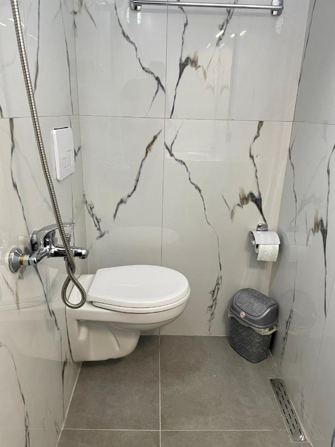 Central Room Private Entry And Bathroom تيرانا المظهر الخارجي الصورة